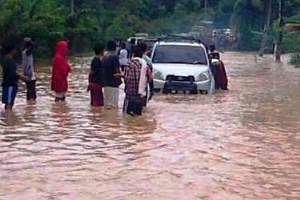 Pelatih aeromodeling Terjebak Banjir Riau - Sumbar