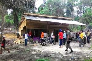 Resahkan Warga, Empat Caf� Remang-remang Dirubuhkan