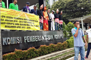 Warga Inhu Demo di KPK Minta Yopi Arianto Diperiksa
