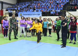 Peringati HUT Ke-55, Dharma Pertiwi Gelar Pertandingan Bola Voli di Mabes TNI