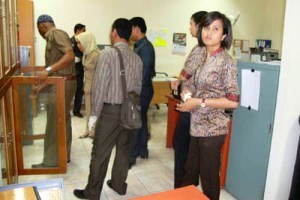 Kantor Pemkab Pelalawan Diacak - Acak Reskrim Pelalawan