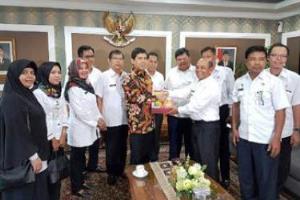 HM Harris Serahkan Laporan Pada PANRB di Jakarta