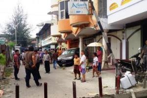 Jalan Akses Ditutup Warga Mengamuk