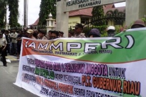 Aliansi Mahasiswa, Masyarakat dan Pemuda Riau Demo
