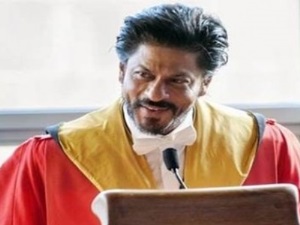 Artis Shah Rukh Khan Terima Gelar Doktor Honoris Causa